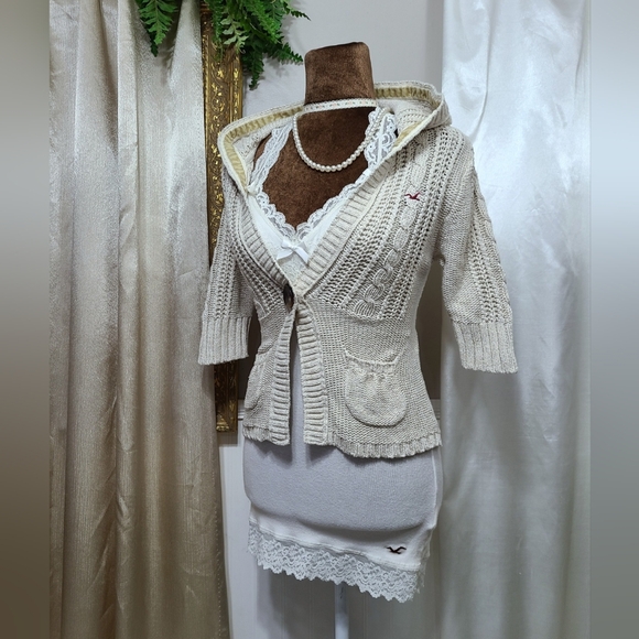 ♡ Y2K ♡ Hollister Cream Cableknit Hooded Cropped Babydoll Sweater - Picture 3 of 15